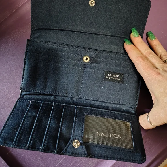 Nautica Black and White Women's Wallet NWT - Picture 2 of 4